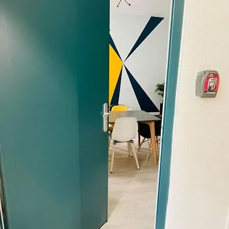 Le Berlier 60m2 + Cour Privee - Centre Historique * Дижон